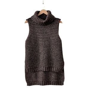 MaxMara Brown Chunky Knit Wool Alpaca Blend
Sleeveless Turtleneck Sweater